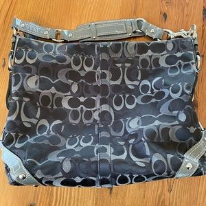 Coach Signature Carly Hobo in Black & Grey